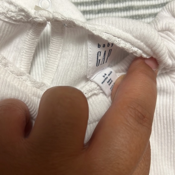 Baby gap cluny bodysuit 3-6 months - Picture 3 of 3